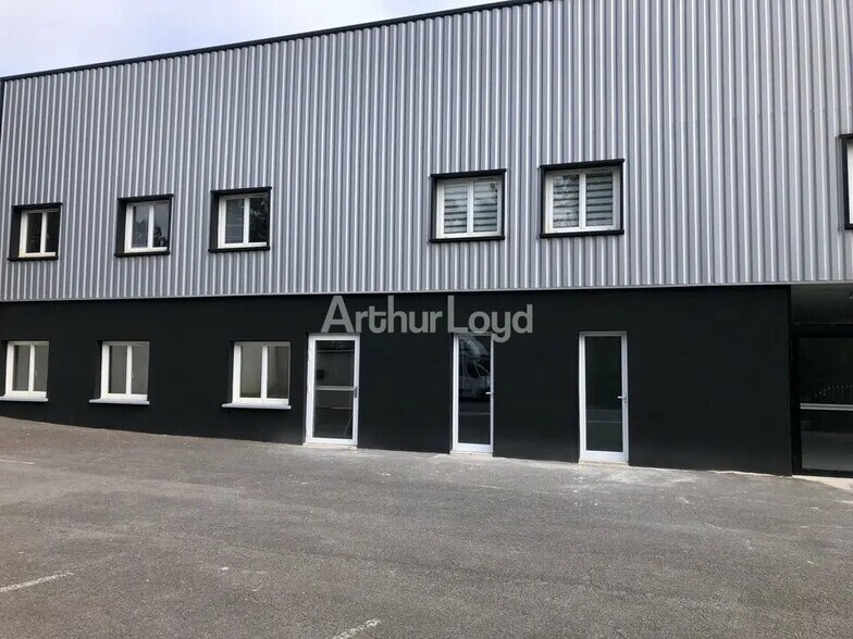 Office in Reims for lease - Building Photo - Image 2 of 16