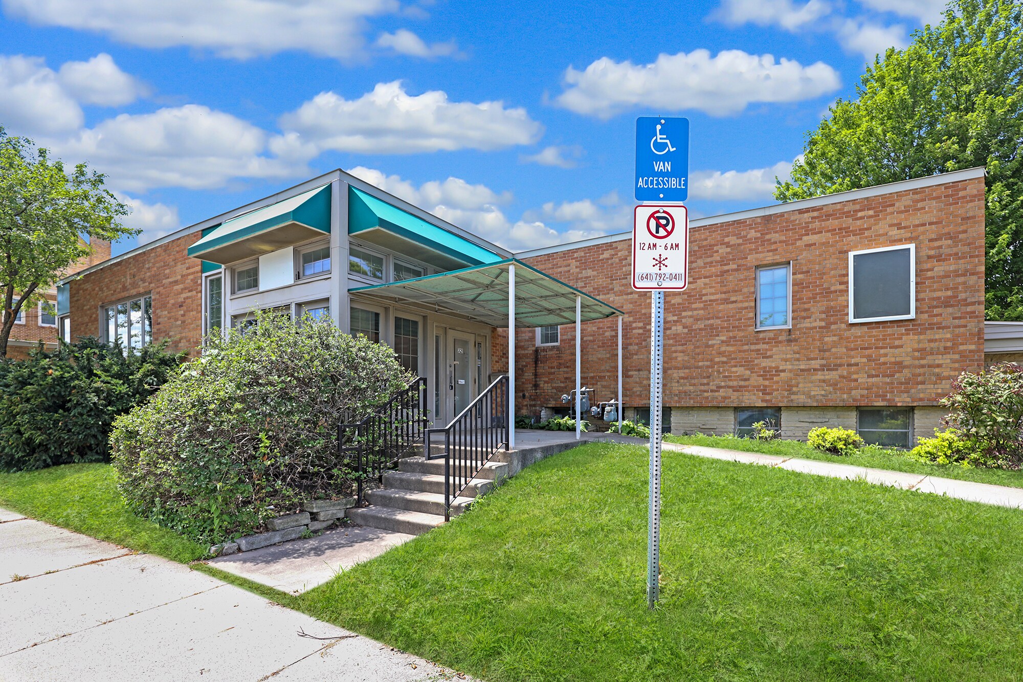 321 E 3rd St N, Newton, IA à vendre Photo du bâtiment- Image 1 de 1