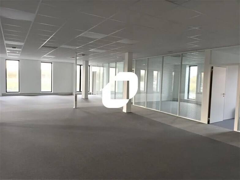 8 Rue Des Peupliers, Lesquin à louer - Photo du bâtiment - Image 3 de 10