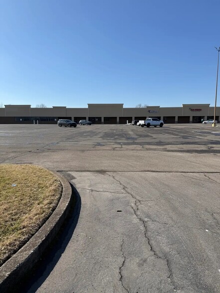 1103-1109 Market St, Charlestown, IN for lease - Building Photo - Image 2 of 5