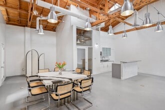 2928-2950 Nebraska Ave, Santa Monica, CA à louer Photo intérieure- Image 2 de 4