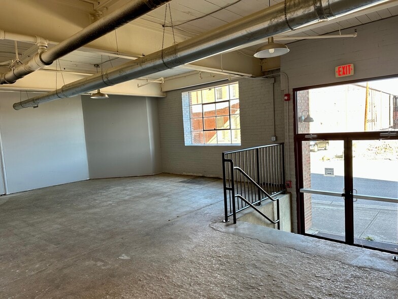 614 Lynn St, Danville, VA for lease - Interior Photo - Image 2 of 9