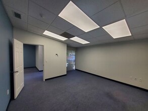 418-544 Interstate Ct, Sarasota, FL à louer Photo intérieure- Image 2 de 21