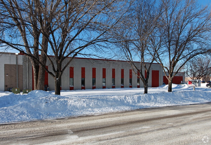 8090 Ranchers Rd NE, Fridley, MN for lease - Building Photo - Image 3 of 13