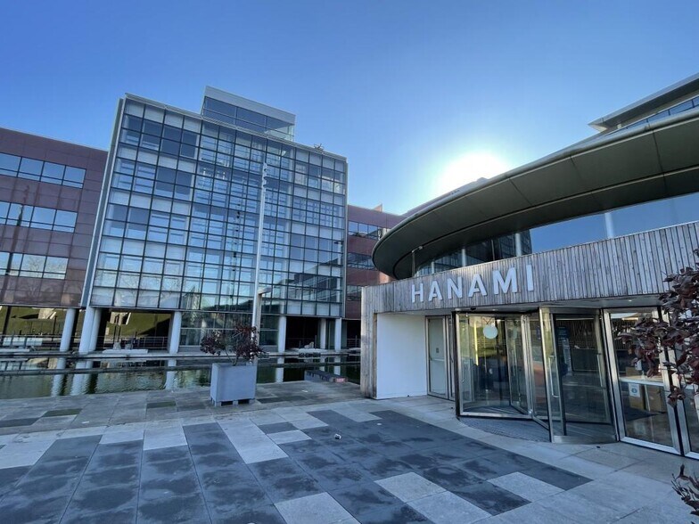 Bureau dans Rueil-Malmaison à louer - Photo du bâtiment - Image 1 de 13