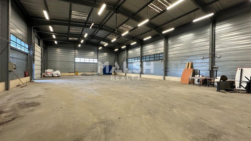 Flex dans Saint-Georges-de-Reneins à louer - Photo du bâtiment - Image 3 de 8