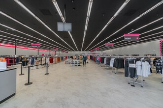 2450 E Chapman Ave, Fullerton, CA à louer Photo intérieure- Image 1 de 12