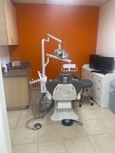 22062 Ventura Blvd, Woodland Hills, CA for lease Interior Photo- Image 1 of 3