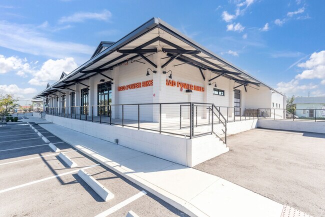 Plus de détails pour 2400 5th Ave S, Saint Petersburg, FL - Industriel à louer