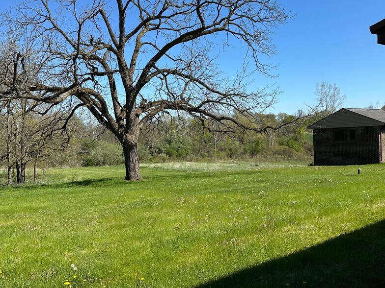 1668 W Hibbard Rd, Owosso, MI à vendre - Photo du bâtiment - Image 3 de 35