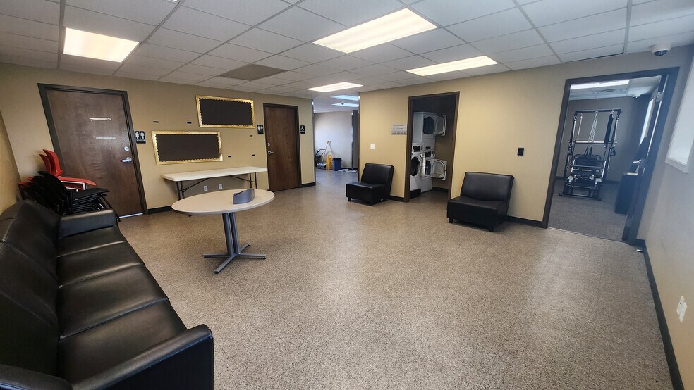 1795 N Holmes Ave, Idaho Falls, ID à louer - Photo du bâtiment - Image 2 de 22