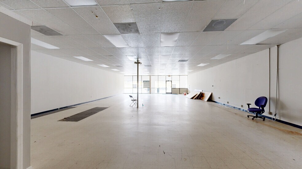 5025-5109 University Pky, Winston-Salem, NC for lease - Interior Photo - Image 3 of 5