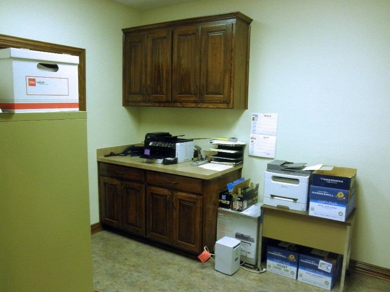 411 Harwood Rd, Bedford, TX à louer - Photo du bâtiment - Image 2 de 4