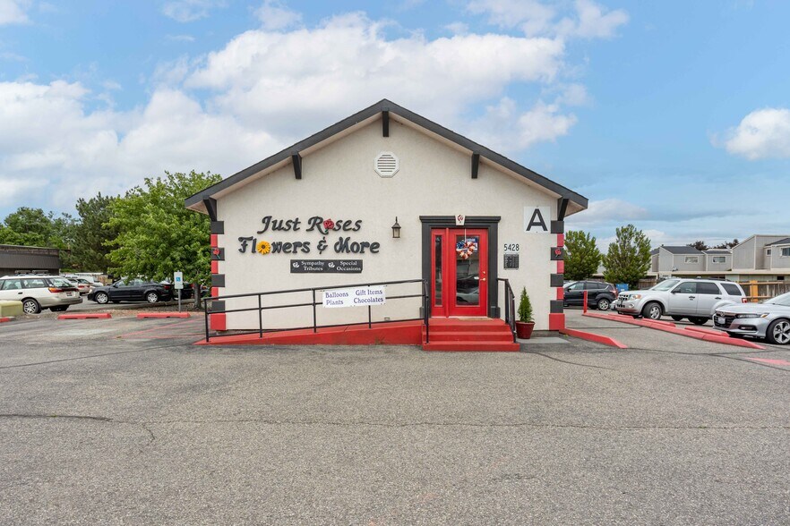 5428 W Clearwater Ave, Kennewick, WA à louer - Photo du bâtiment - Image 3 de 79