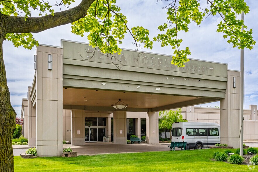 31500 Wick Rd, Romulus, MI à vendre - Photo du bâtiment - Image 2 de 5