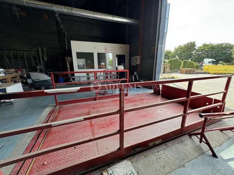 Flex in Gonesse for lease - Building Photo - Image 3 of 11