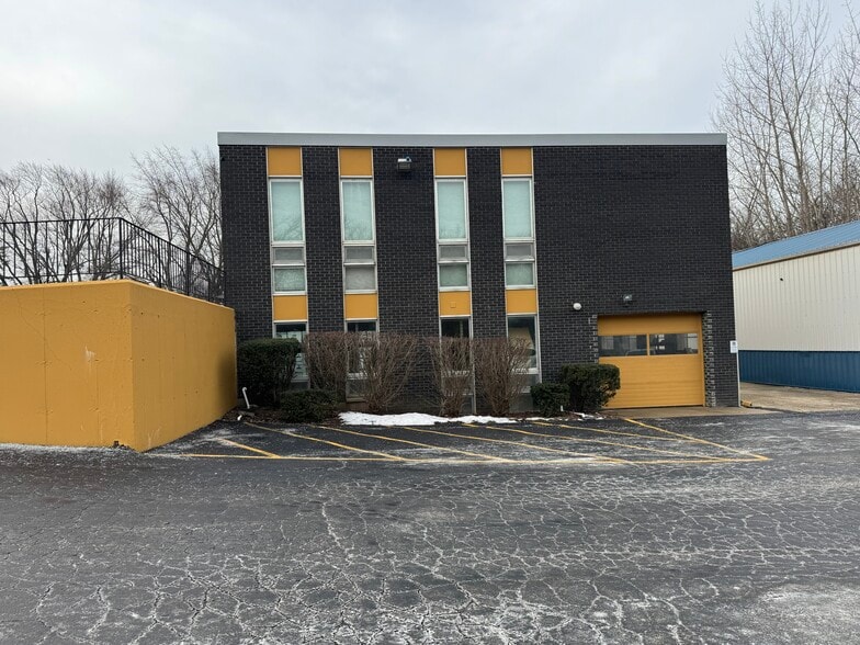 4 Bonnie Ln, Yorkville, IL à vendre - Photo du bâtiment - Image 2 de 43