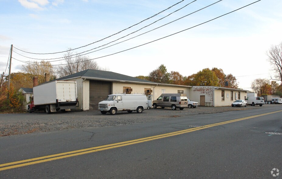 201 Atwater St, Plantsville, CT à vendre - Photo du bâtiment - Image 3 de 3
