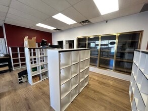 1259 Highfield Cres SE, Calgary, AB à louer Photo intérieure- Image 2 de 6