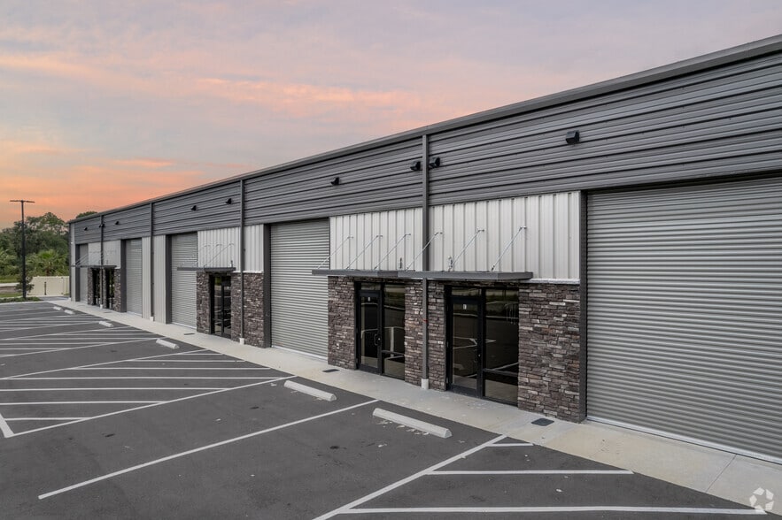 1802 Corporate Center Ln, Plant City, FL à louer - Photo du bâtiment - Image 2 de 5