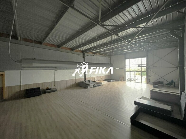 4 Rue Pythagore, Villeneuve-lès-Bouloc for lease - Interior Photo - Image 3 of 9