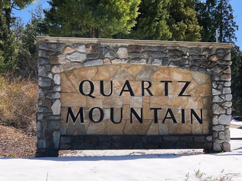 42518 Tourmaline Ln, Shaver Lake, CA à vendre - Photo du bâtiment - Image 2 de 3