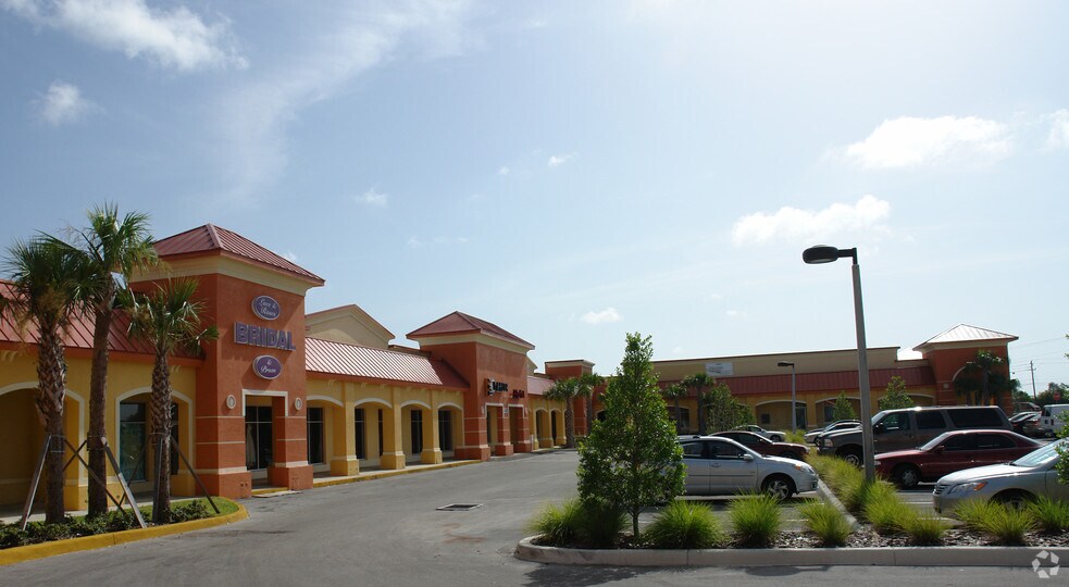 4379-4391 Colonial Blvd, Fort Myers, FL à louer - Photo du bâtiment - Image 2 de 5