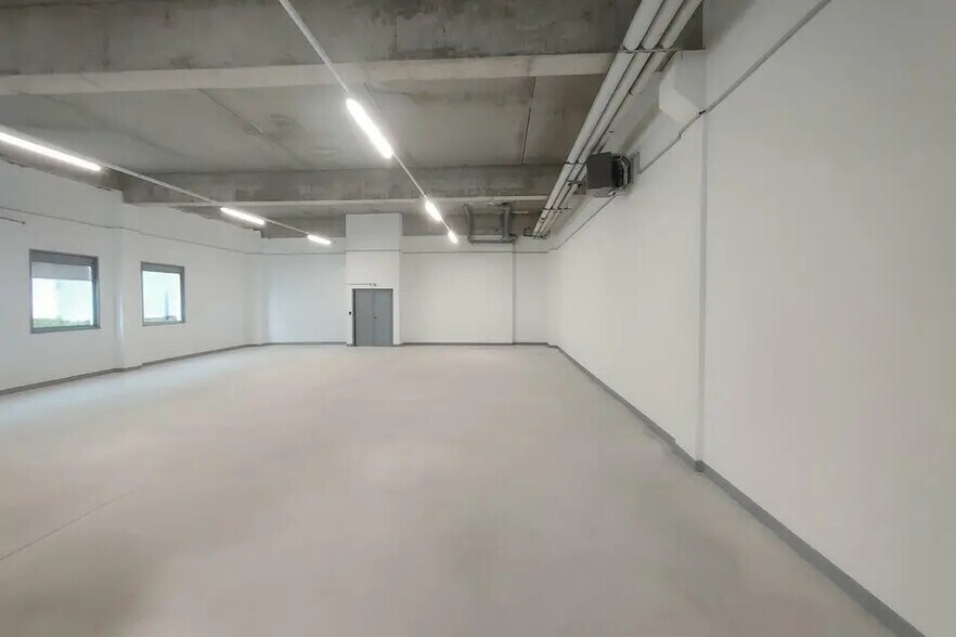 Local d'activités dans Saint-Quentin-Fallavier à vendre - Photo du bâtiment - Image 1 de 27