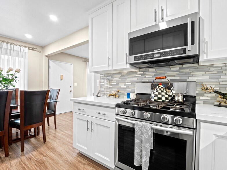 350 W Wilson Ave, Glendale, CA à vendre - Photo du bâtiment - Image 2 de 25