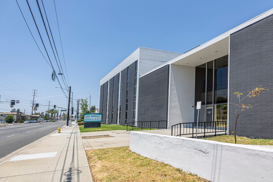 8337 Telegraph Rd, Pico Rivera, CA à louer - Photo du bâtiment - Image 3 de 7