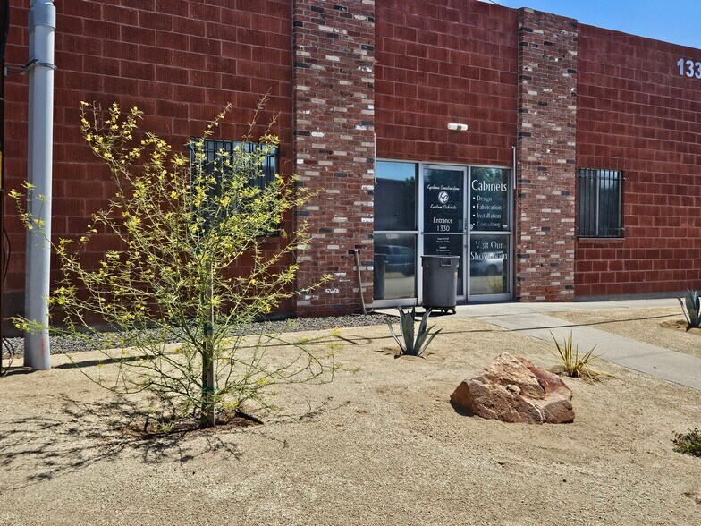 1310-1344 Industrial Ave, Escondido, CA à louer - Photo du bâtiment - Image 3 de 5