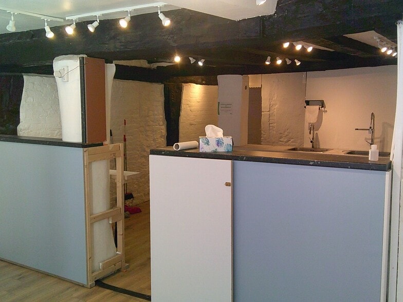 22 Watergate St, Chester for lease - Interior Photo - Image 2 of 4