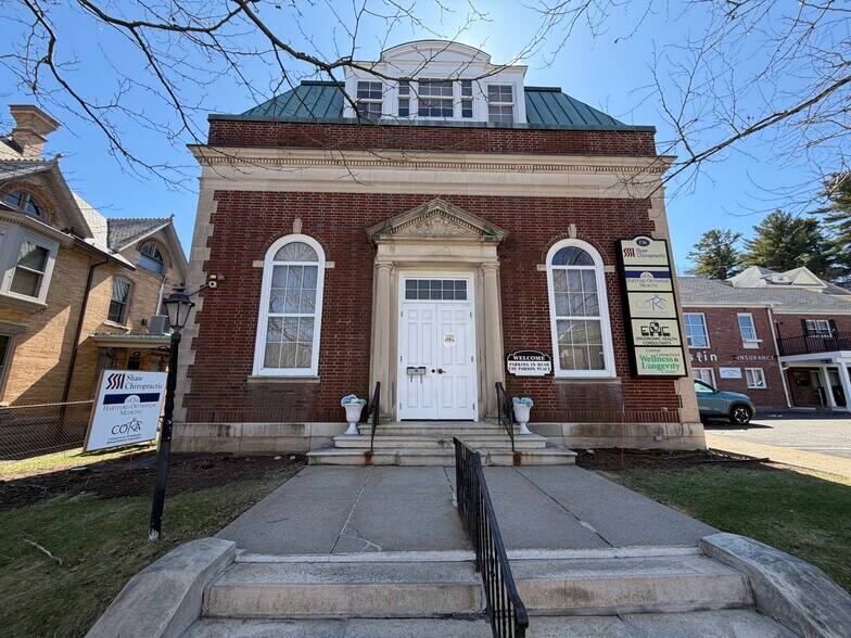 136 W Main St, New Britain, CT à vendre - Photo du bâtiment - Image 3 de 6