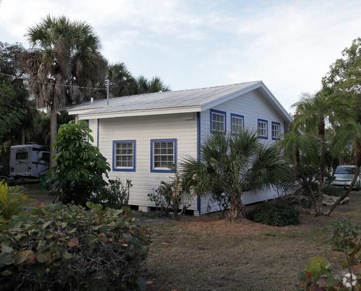 1037 Periwinkle Way, Sanibel, FL à vendre - Photo du bâtiment - Image 3 de 3