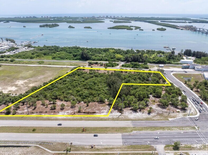 2300 N US Hwy 1, Fort Pierce, FL à vendre - Photo principale - Image 1 de 1