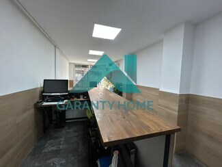 Plus de détails pour Multi-résidentiel à vendre