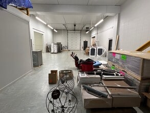 5858 Thunderbird Rd, Indianapolis, IN à louer Photo intérieure- Image 2 de 18