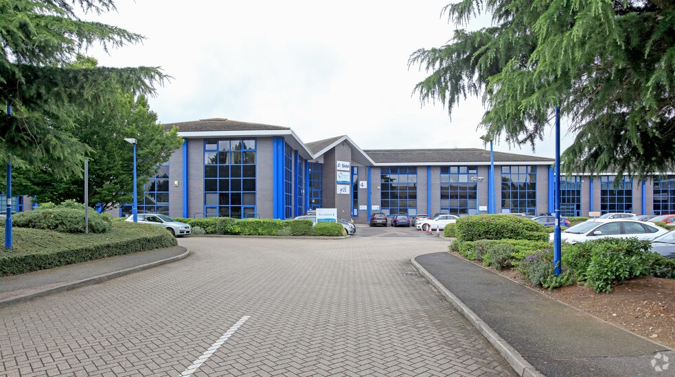 Watchmead, Welwyn Garden City for sale - Primary Photo - Image 1 of 6
