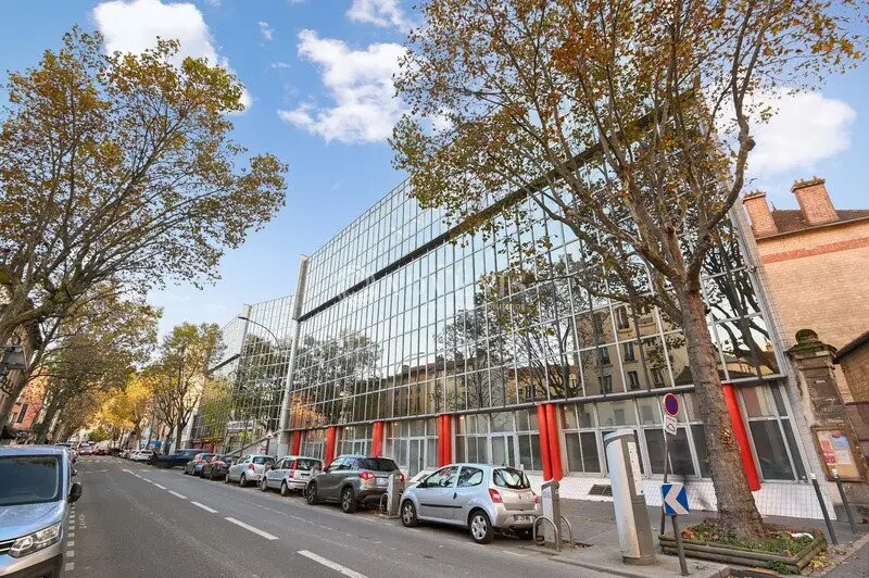 Office in Saint-Ouen-sur-Seine for lease - Building Photo - Image 1 of 12