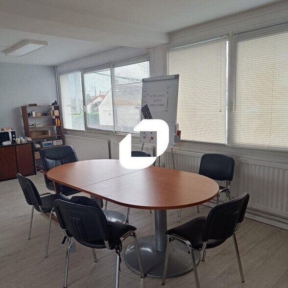 Office in Le Raincy for lease - Interior Photo - Image 1 of 4