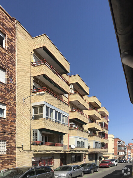 Calle De La Hierbabuena, 21, Madrid, Madrid à vendre - Photo du bâtiment - Image 3 de 3