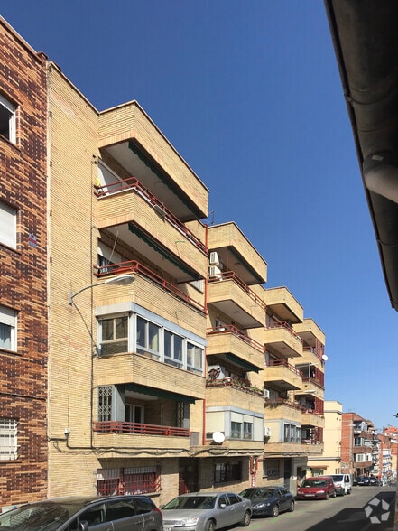 Calle de la Hierbabuena, 21, Madrid, Madrid for lease - Building Photo - Image 3 of 3