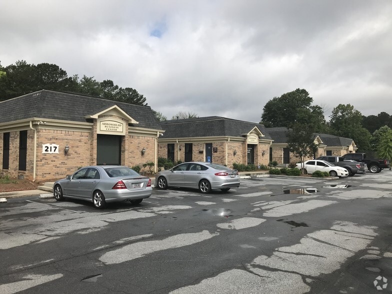 217 Arrowhead Blvd, Jonesboro, GA à louer - Photo principale - Image 1 de 7