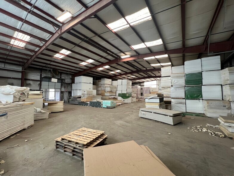 1437 Gentry St, Kansas City, MO for lease - Building Photo - Image 3 of 12