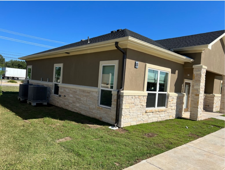 1640 Highland Falls Dr, Leander, TX à louer - Photo du bâtiment - Image 3 de 6