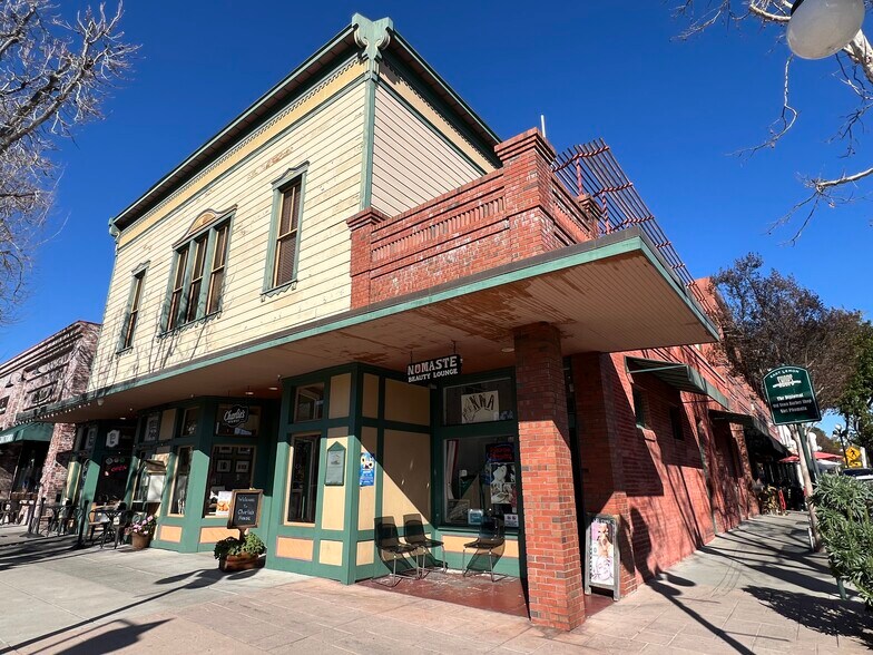 103 E Lemon Ave, Monrovia, CA à louer - Photo du bâtiment - Image 2 de 10