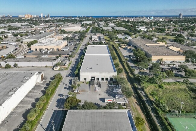 Plus de détails pour 1301 W 13th St, Riviera Beach, FL - Industriel à louer