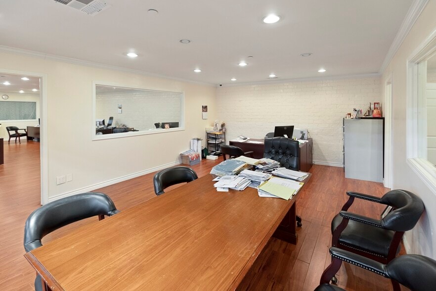 1668 E 40th Pl, Los Angeles, CA for lease - Building Photo - Image 3 of 9