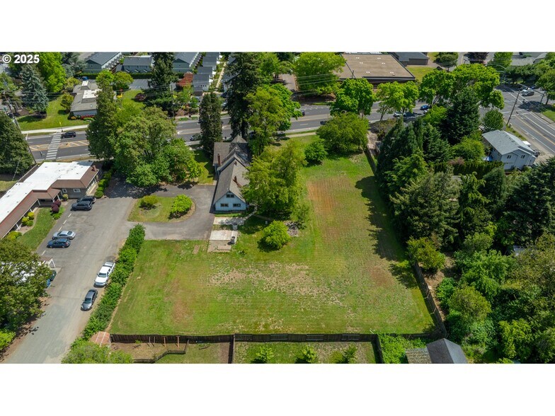 River Road, Eugene, OR à vendre - Photo du bâtiment - Image 3 de 13