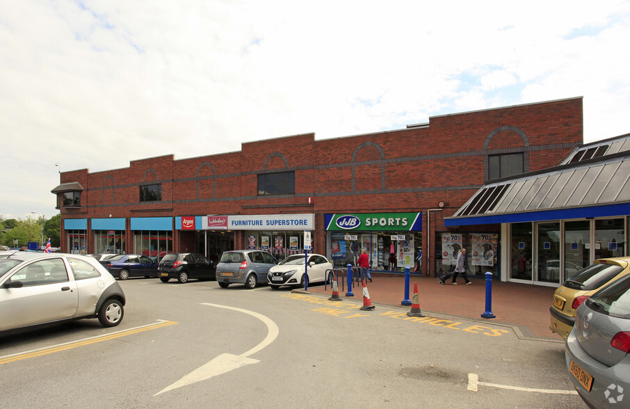 Market St, Crewe for lease - Building Photo - Image 2 of 7